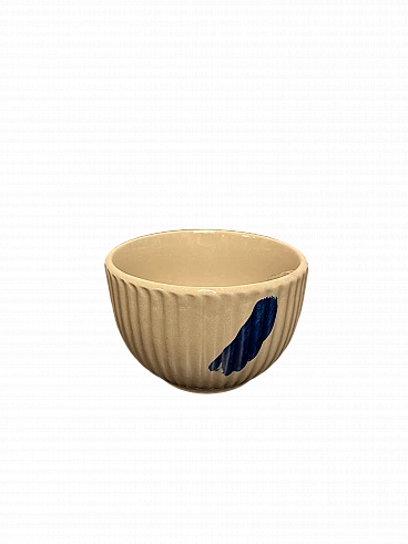 Small cup or bowl