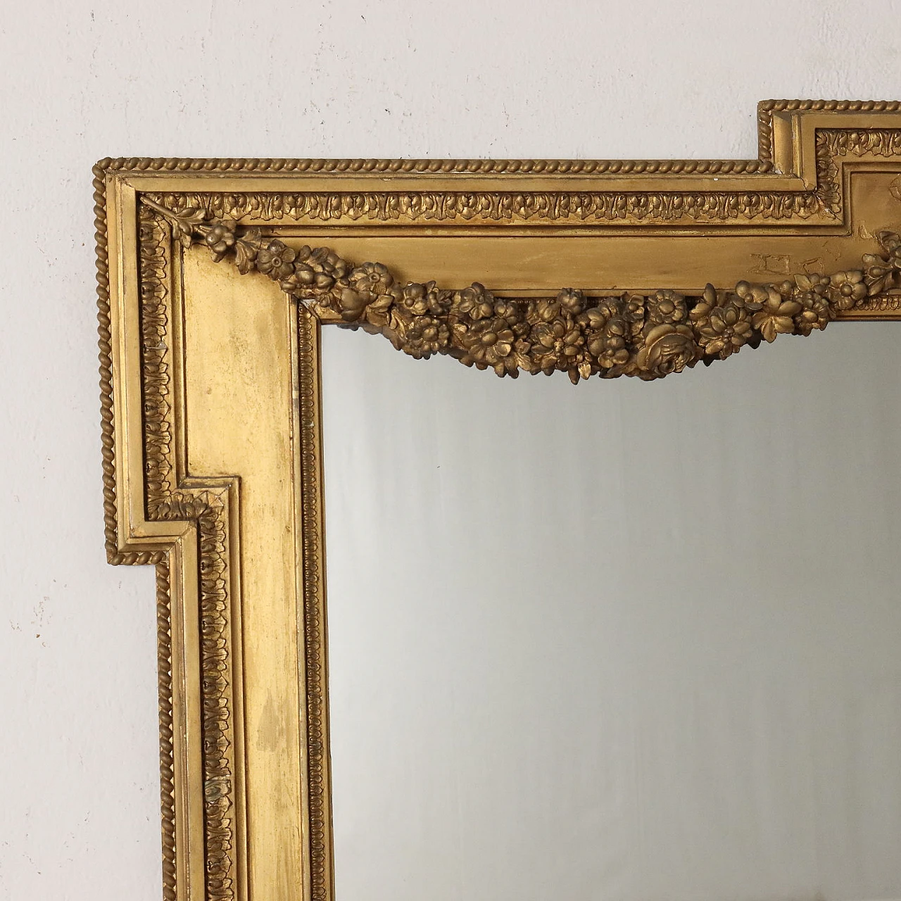 Pastille-carved gilded mirror, 19th century 3