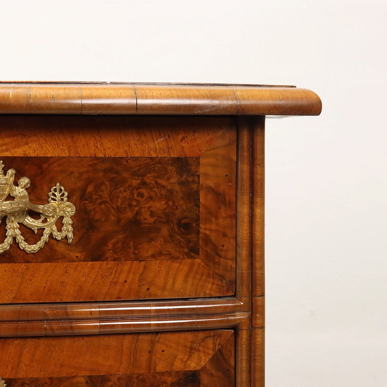 Spruce & walnut dresser with bronze handles and drawers, 18th century 4