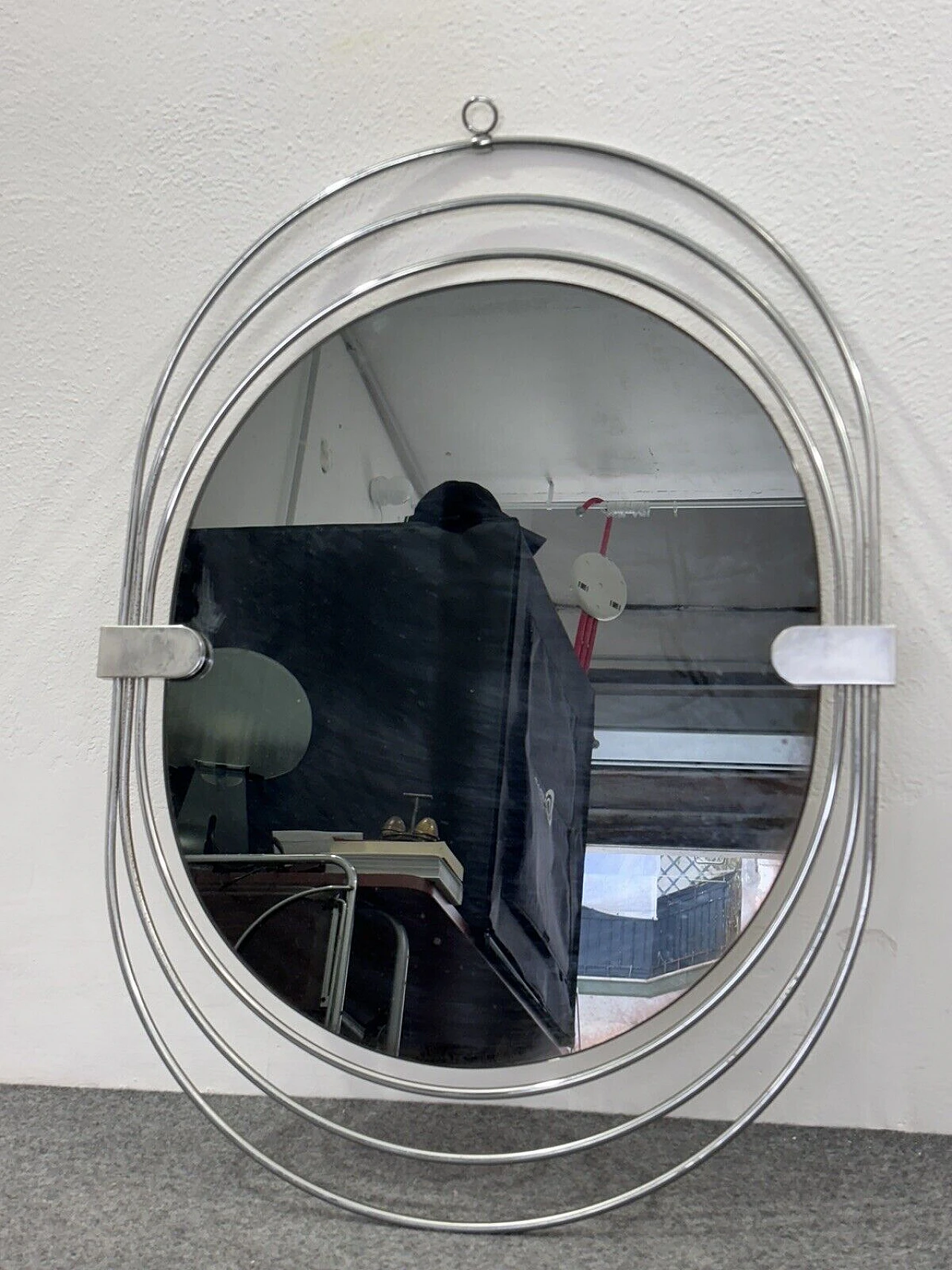 Specchio ovale in acciaio e vetro fumé di Gaetano Sciolari, anni '70 2