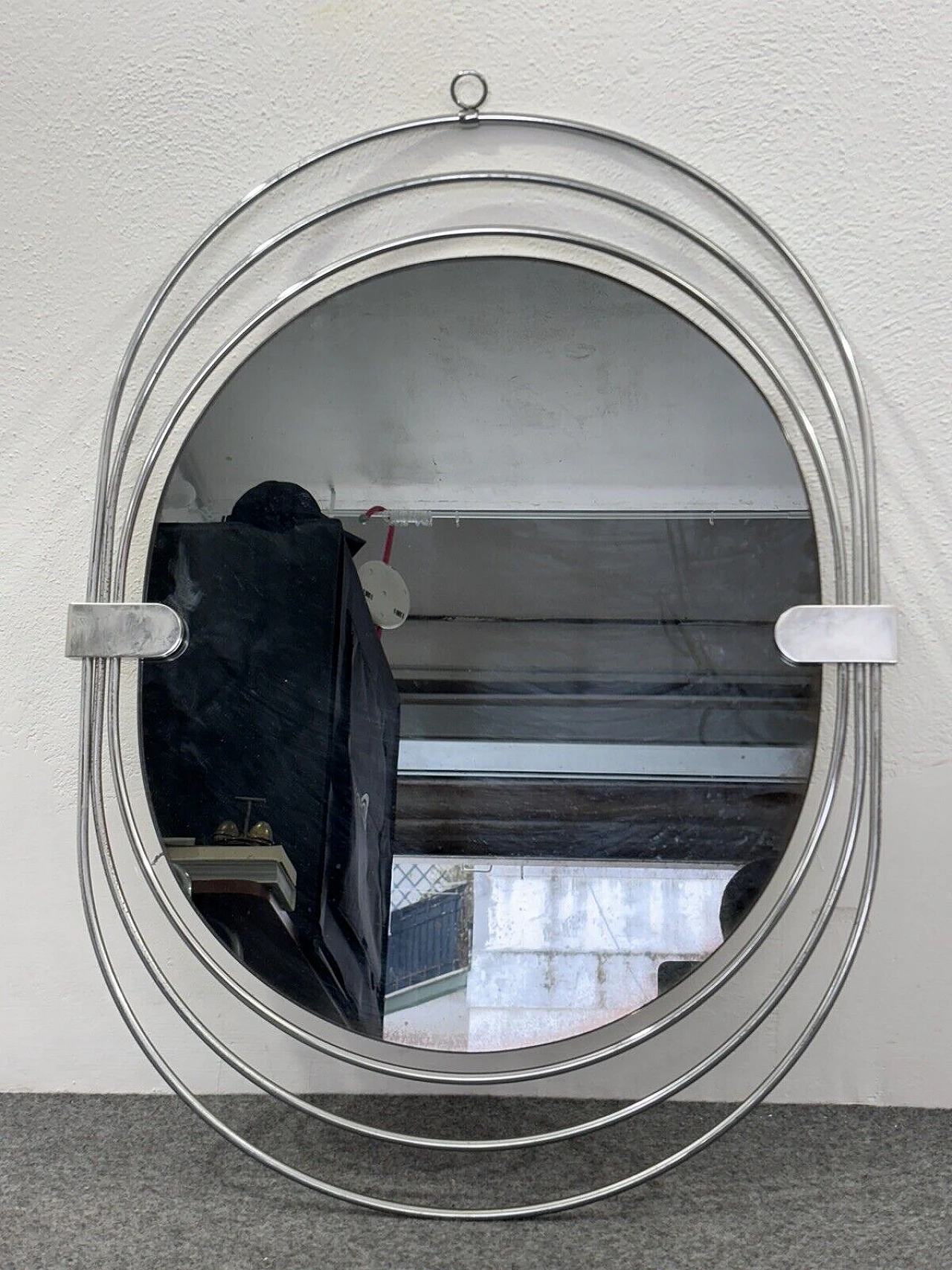 Specchio ovale in acciaio e vetro fumé di Gaetano Sciolari, anni '70 3
