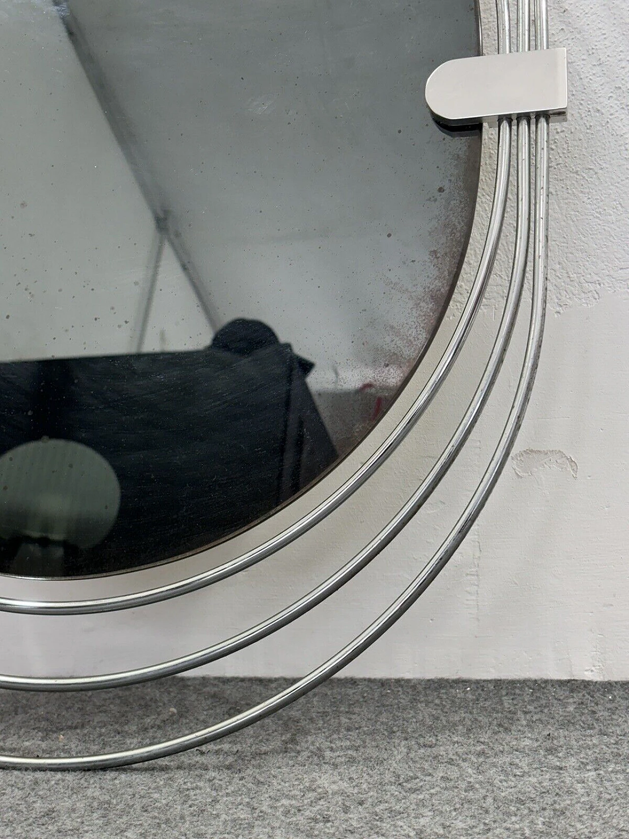 Specchio ovale in acciaio e vetro fumé di Gaetano Sciolari, anni '70 4
