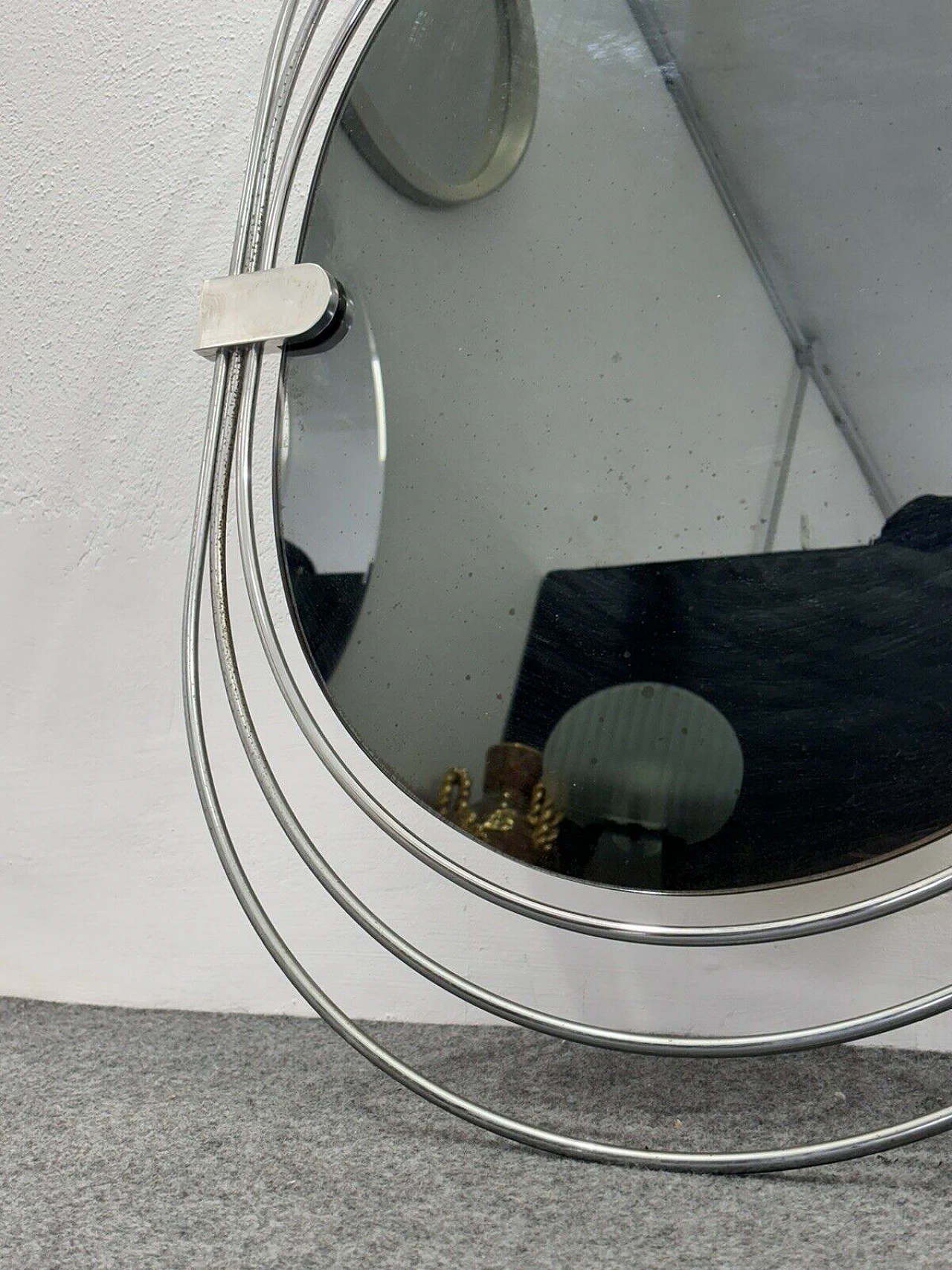Specchio ovale in acciaio e vetro fumé di Gaetano Sciolari, anni '70 5