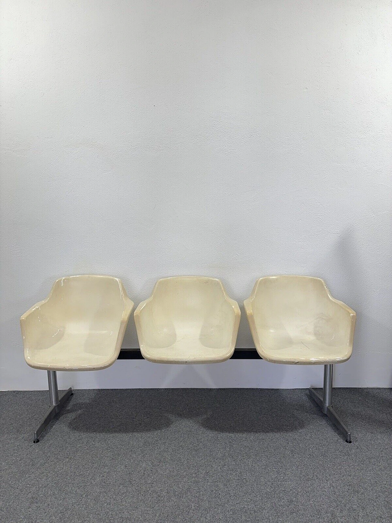 Tandem airport bench by Charles & Ray Eames for Herman Miller 3