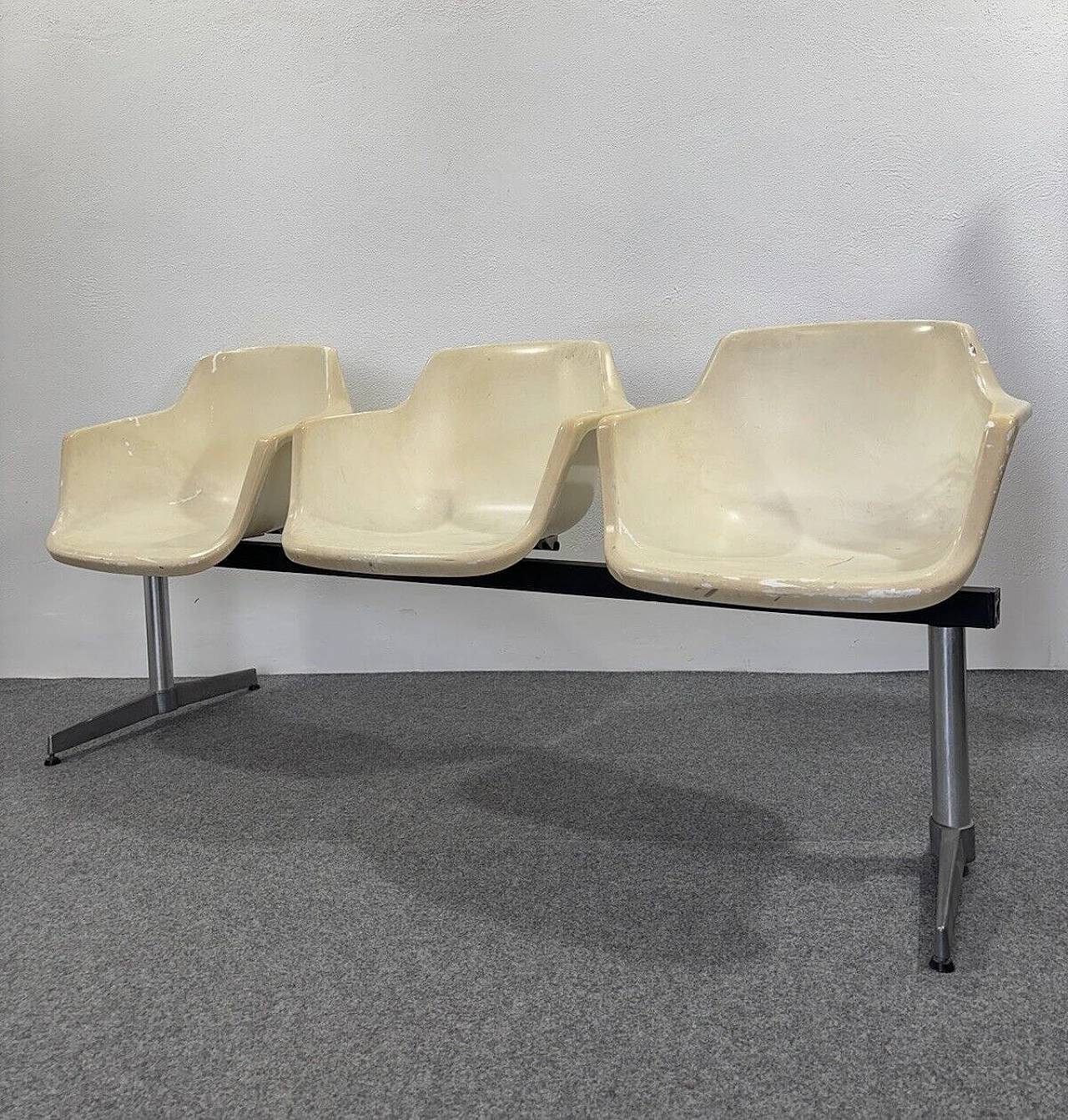 Panca da aeroporto Tandem di Charles & Ray Eames per Herman Miller 11