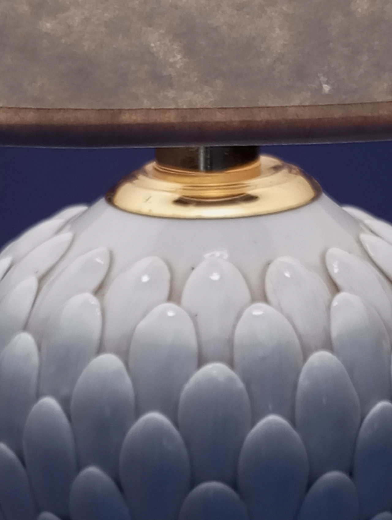 Lampada da tavolo con base in ceramica a forma di pigna, anni '80 3