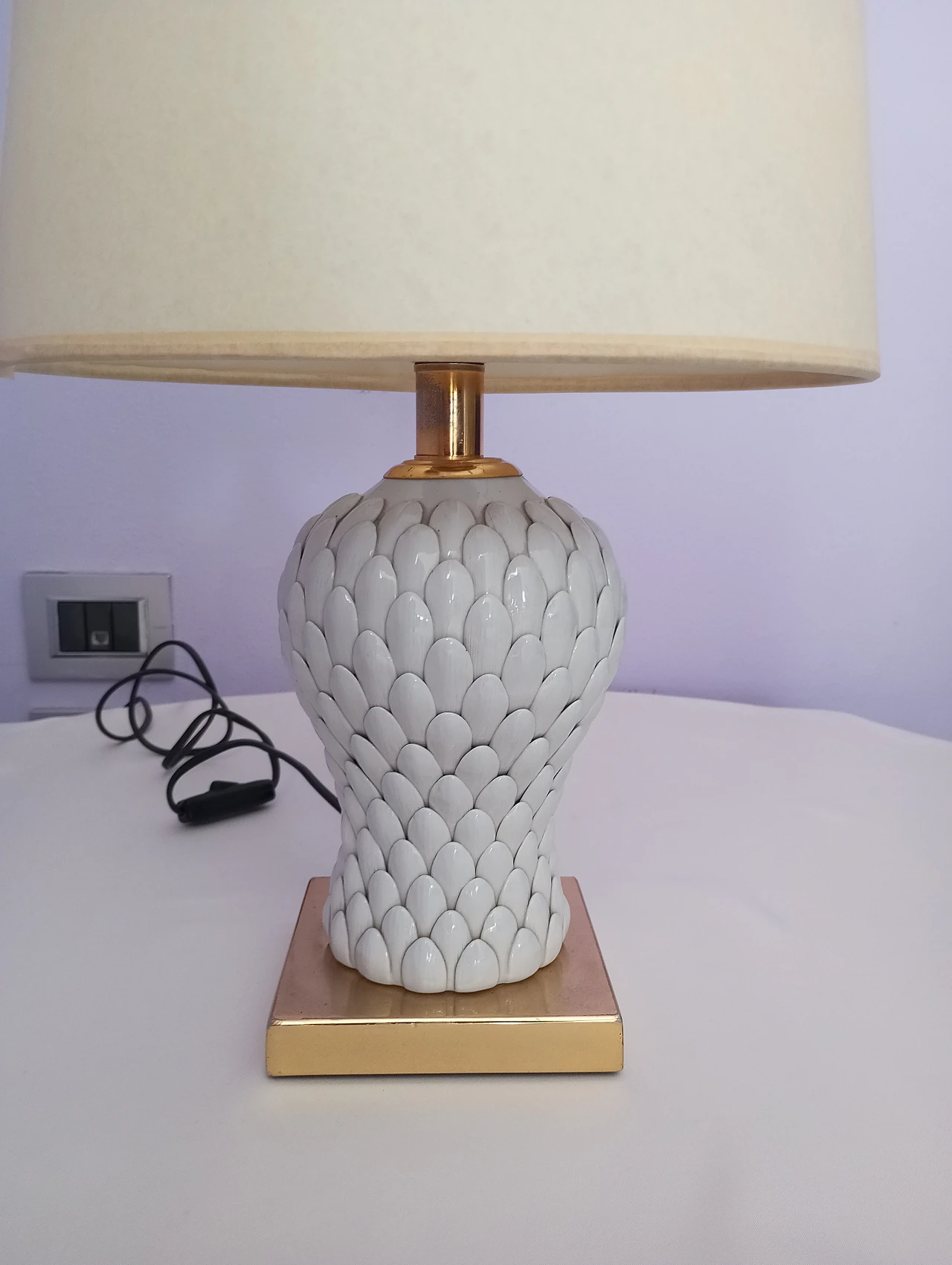 Lampada da tavolo con base in ceramica a forma di pigna, anni '80 4