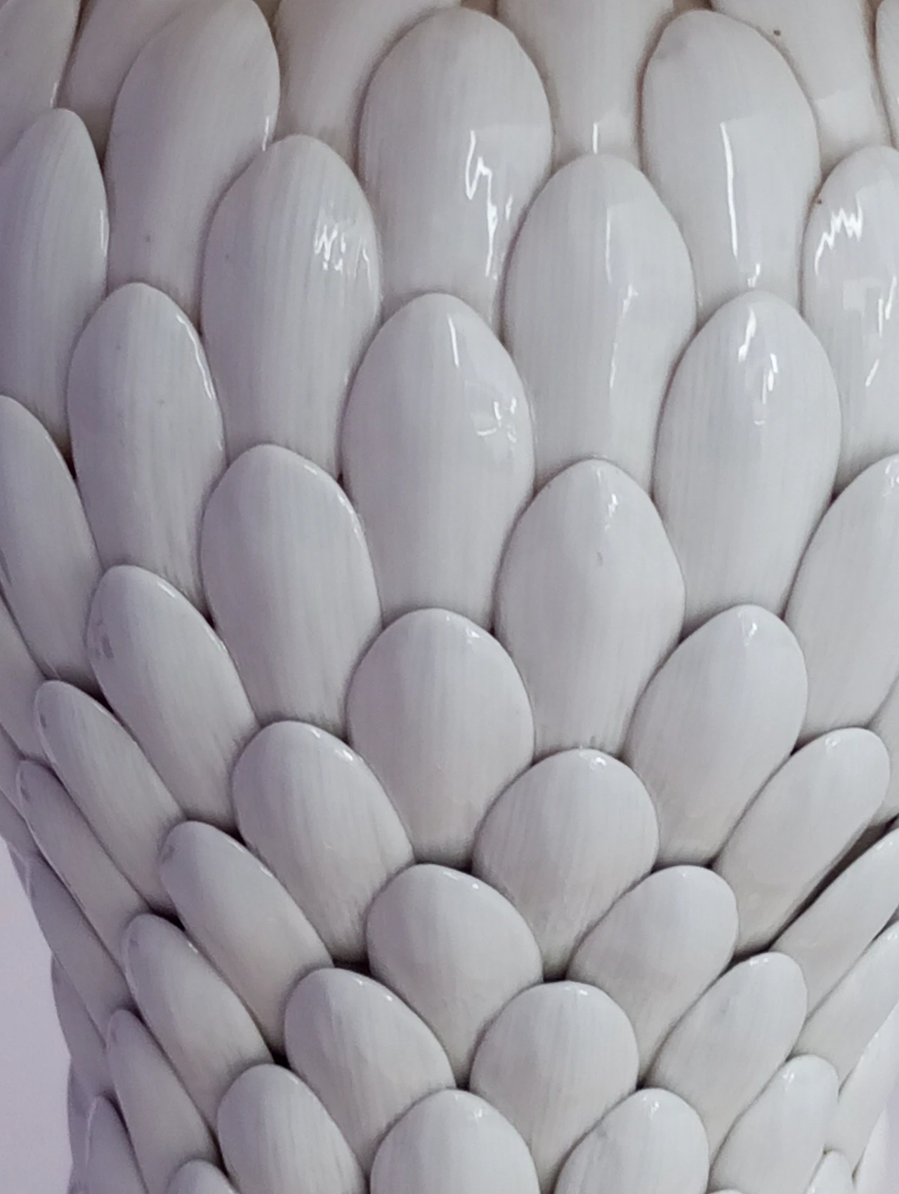 Lampada da tavolo con base in ceramica a forma di pigna, anni '80 5