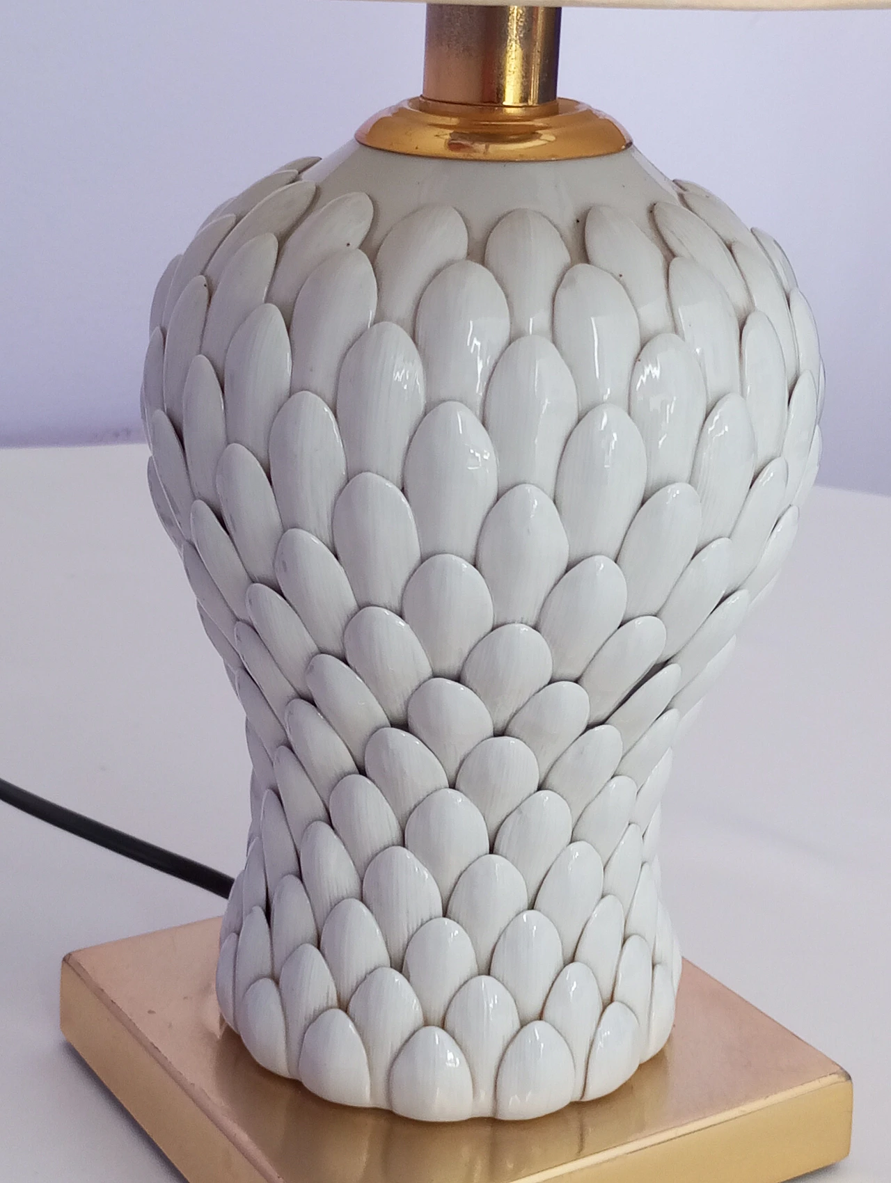 Lampada da tavolo con base in ceramica a forma di pigna, anni '80 8