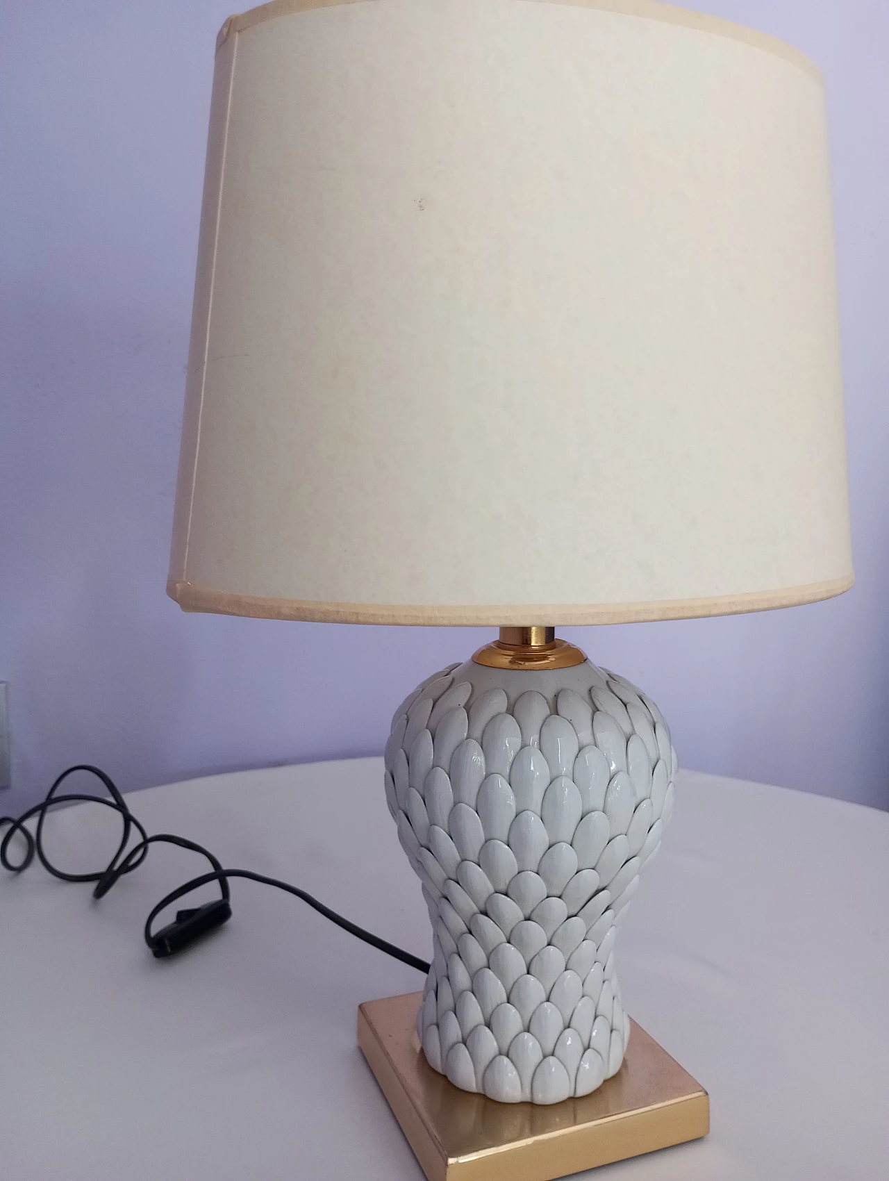 Lampada da tavolo con base in ceramica a forma di pigna, anni '80 9