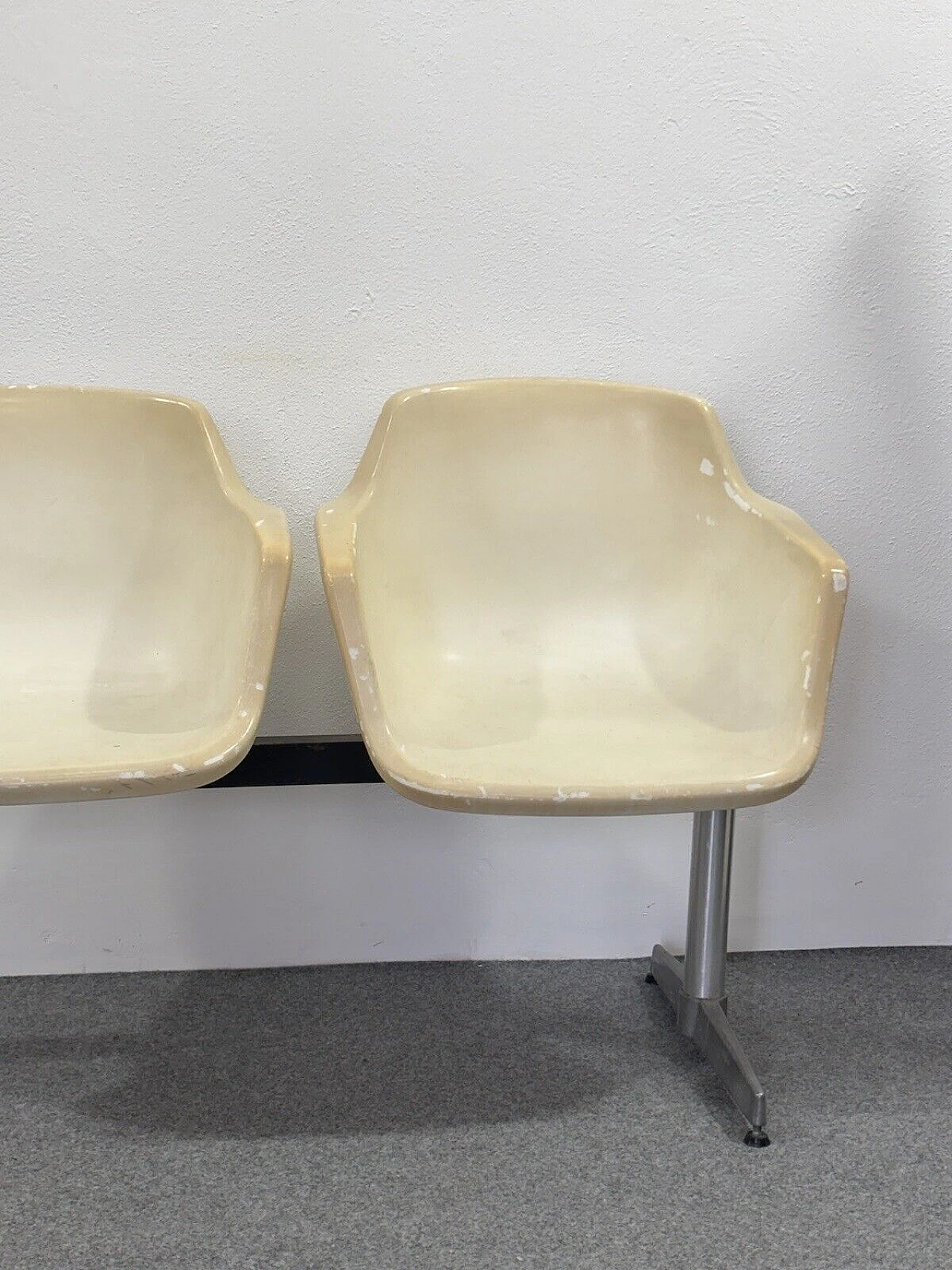 Tandem airport bench by Charles and Ray Eames for Herman Miller 3