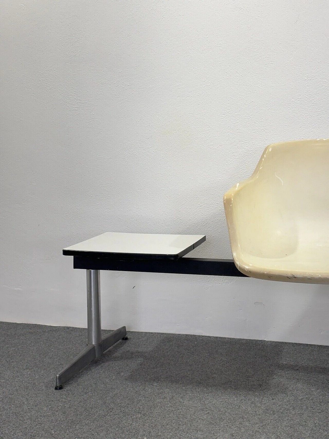 Panca da aeroporto Tandem di Charles e Ray Eames per Herman Miller 5
