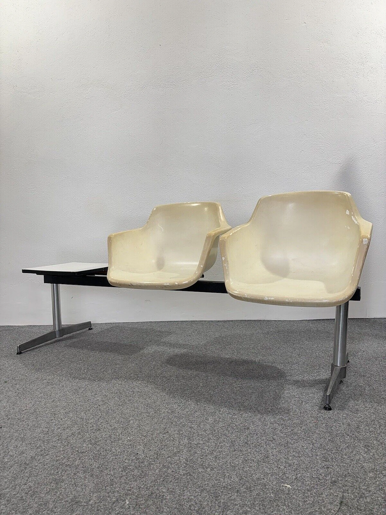 Tandem airport bench by Charles and Ray Eames for Herman Miller 6