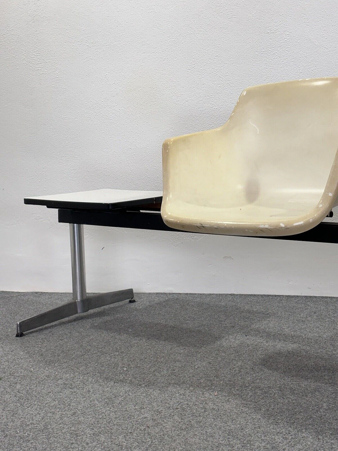 Panca da aeroporto Tandem di Charles e Ray Eames per Herman Miller 7