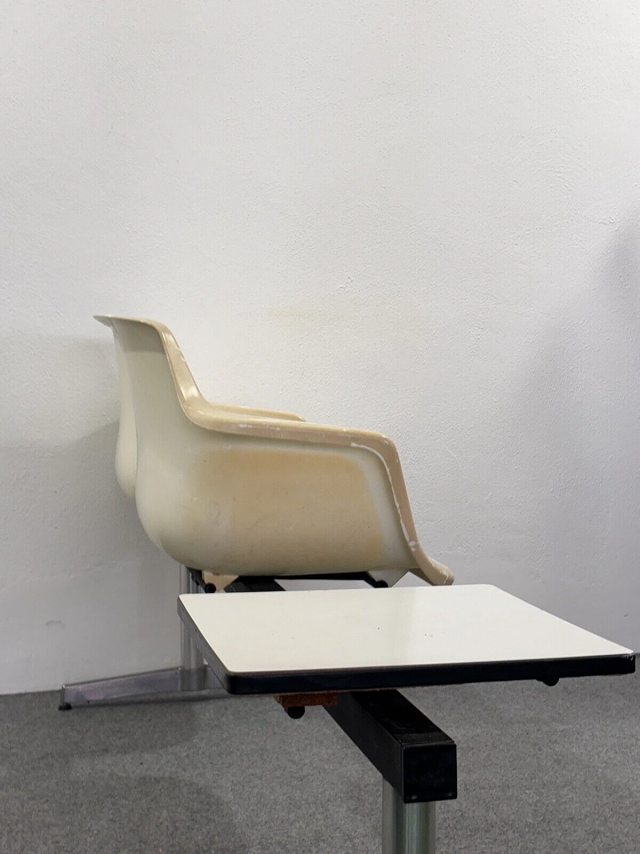 Panca da aeroporto Tandem di Charles e Ray Eames per Herman Miller 11