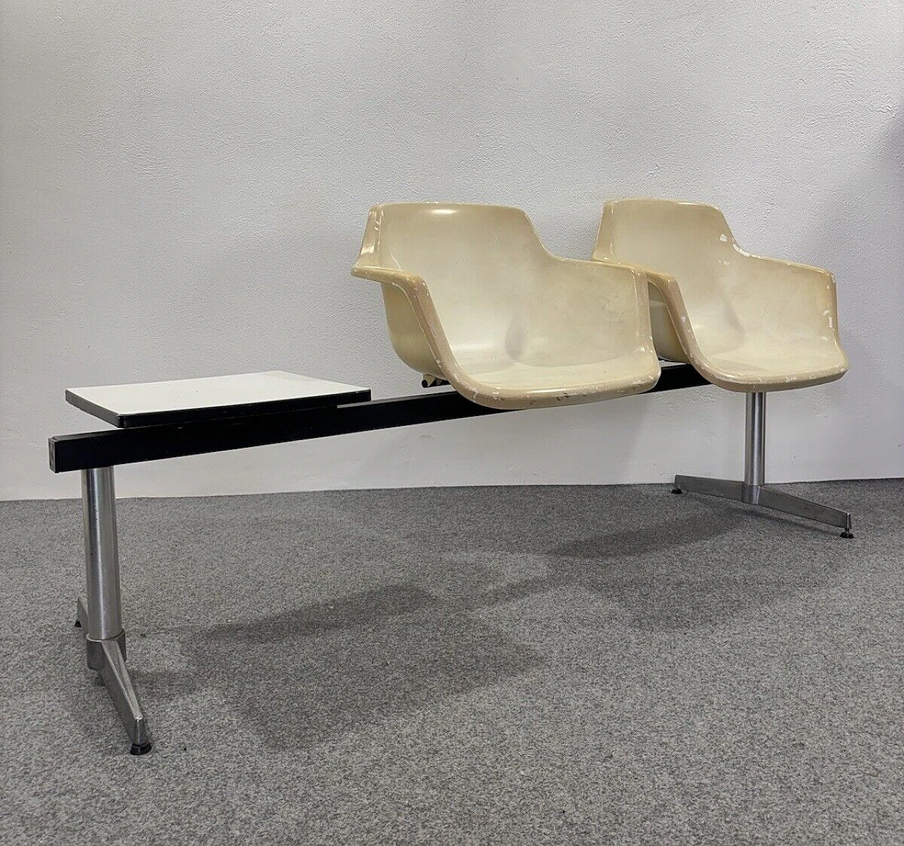 Tandem airport bench by Charles and Ray Eames for Herman Miller 12