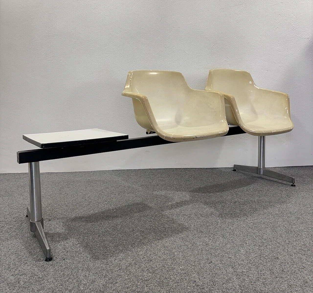 Panca da aeroporto Tandem di Charles e Ray Eames per Herman Miller 12