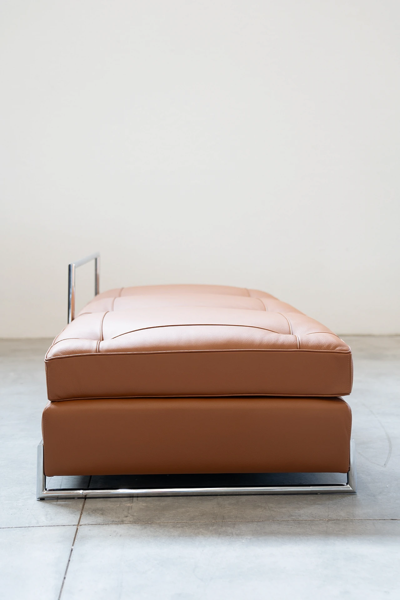 Daybed sofa in leather by E. Gray for Vereinigte Werkstatte, 1980s 6