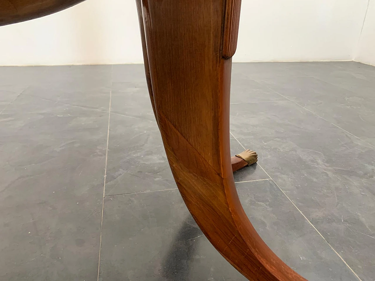Tavolo con gambe a sciabola di Paolo Buffa, anni '50 11