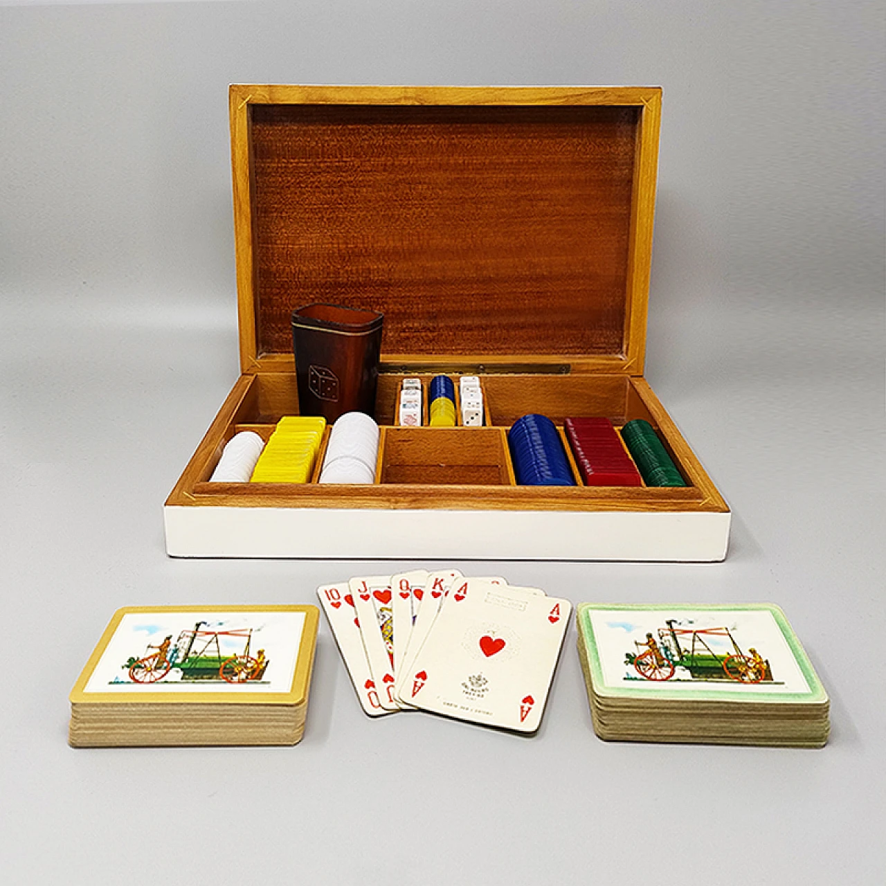 Scatola con carte da gioco, dadi e fiches di P. Fornasetti, anni '60 7