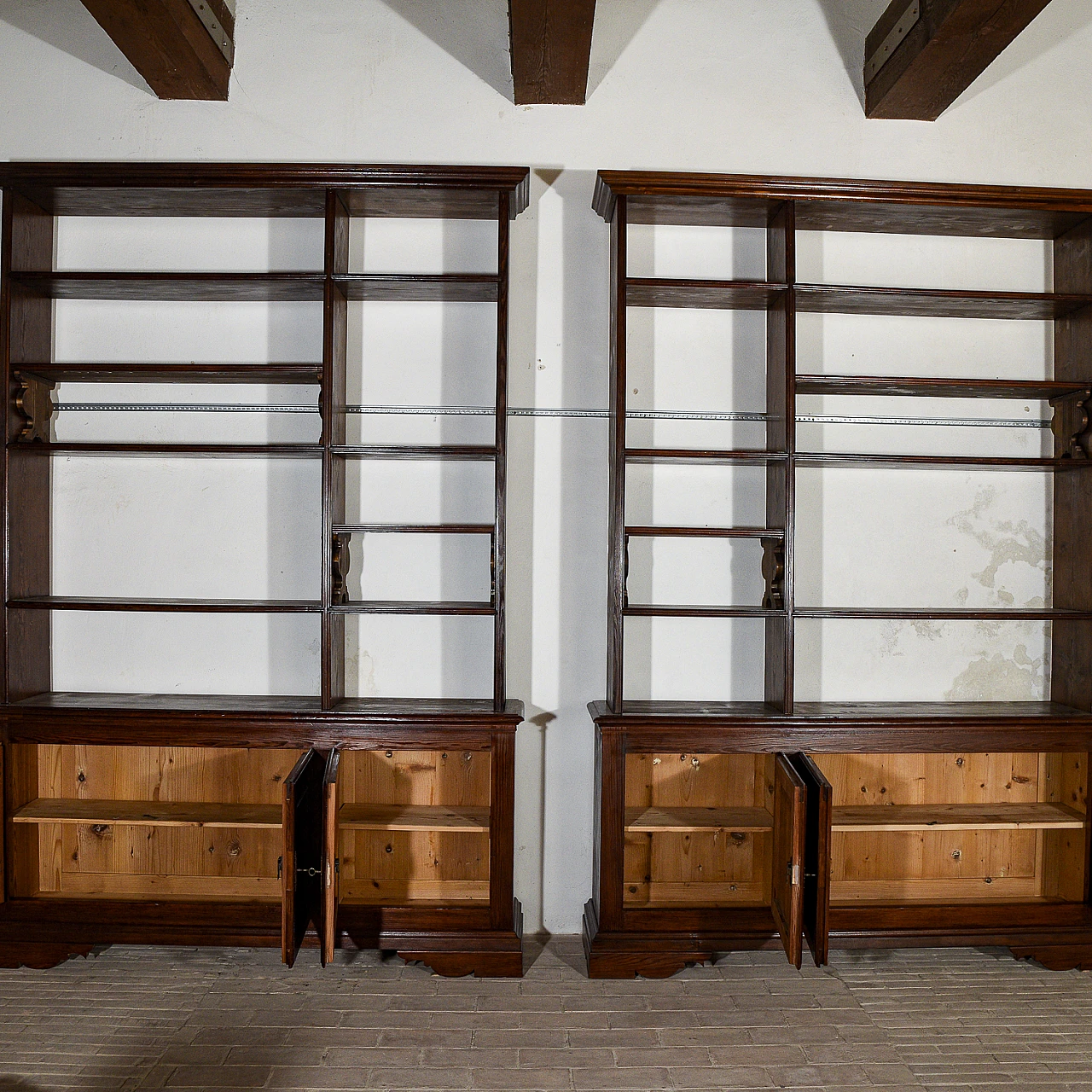 Pair of symmetrical spruce bookcases, early 20th century 2