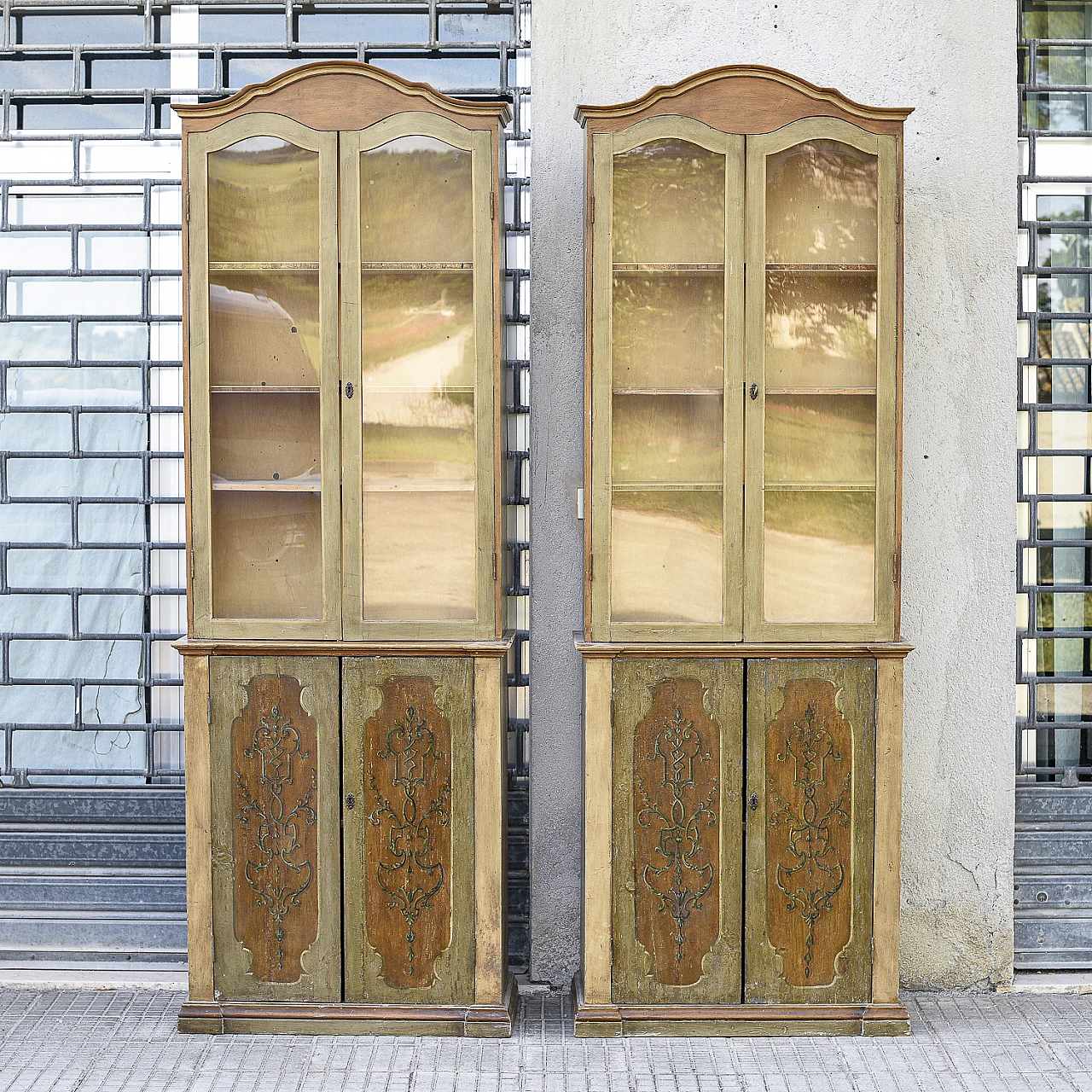 Pair of Neoclassical style lacquered wood display cabinets, 1960s 1