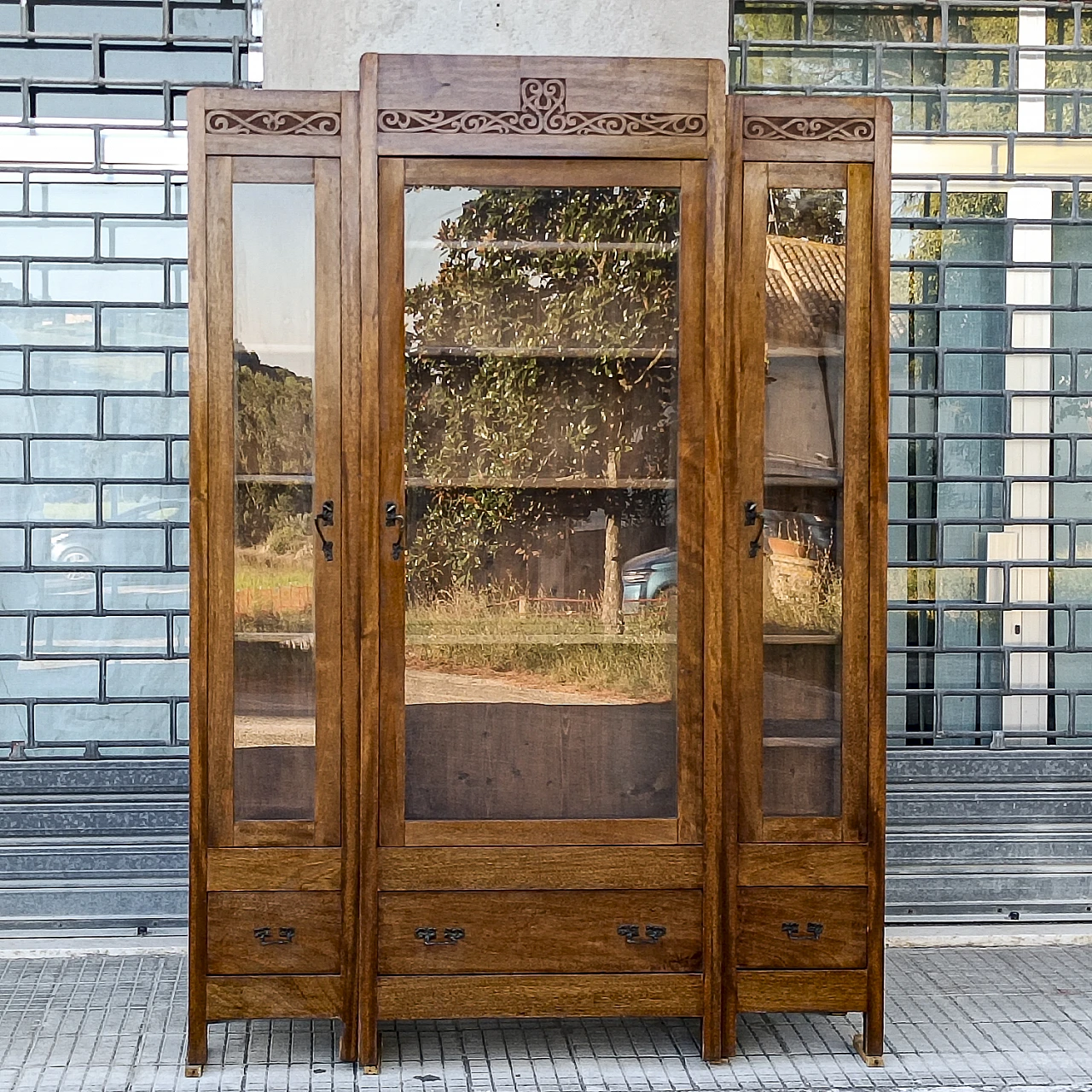 Art Nouveau solid walnut display cabinet, early 20th century 1
