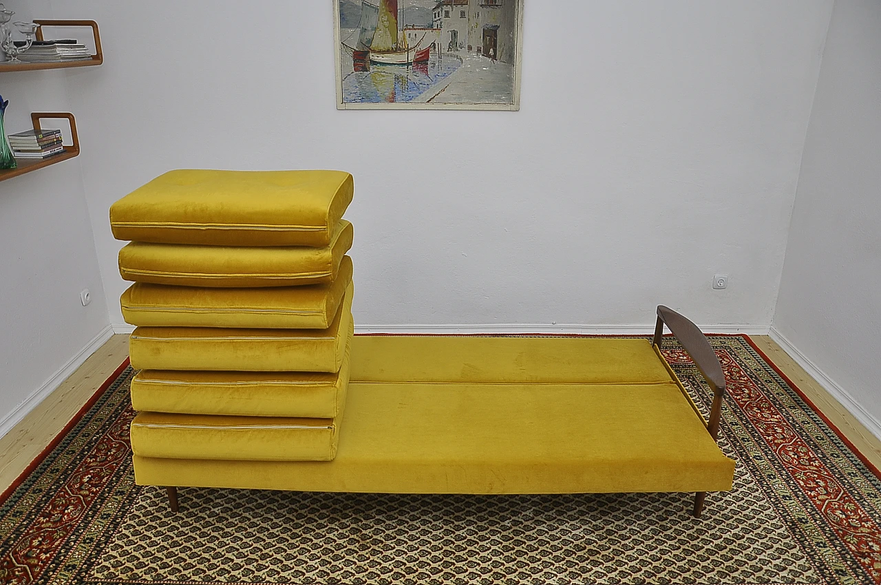 Divano letto pieghevole in faggio e velluto giallo, anni '60 13