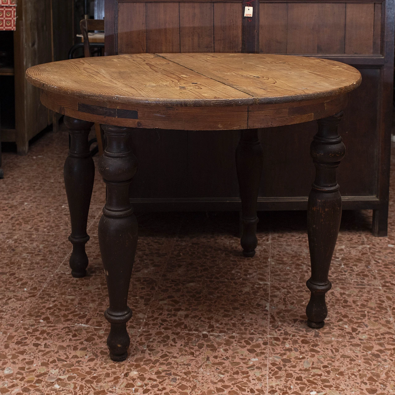 Extendable table with solid spruce top, mid-19th century 1