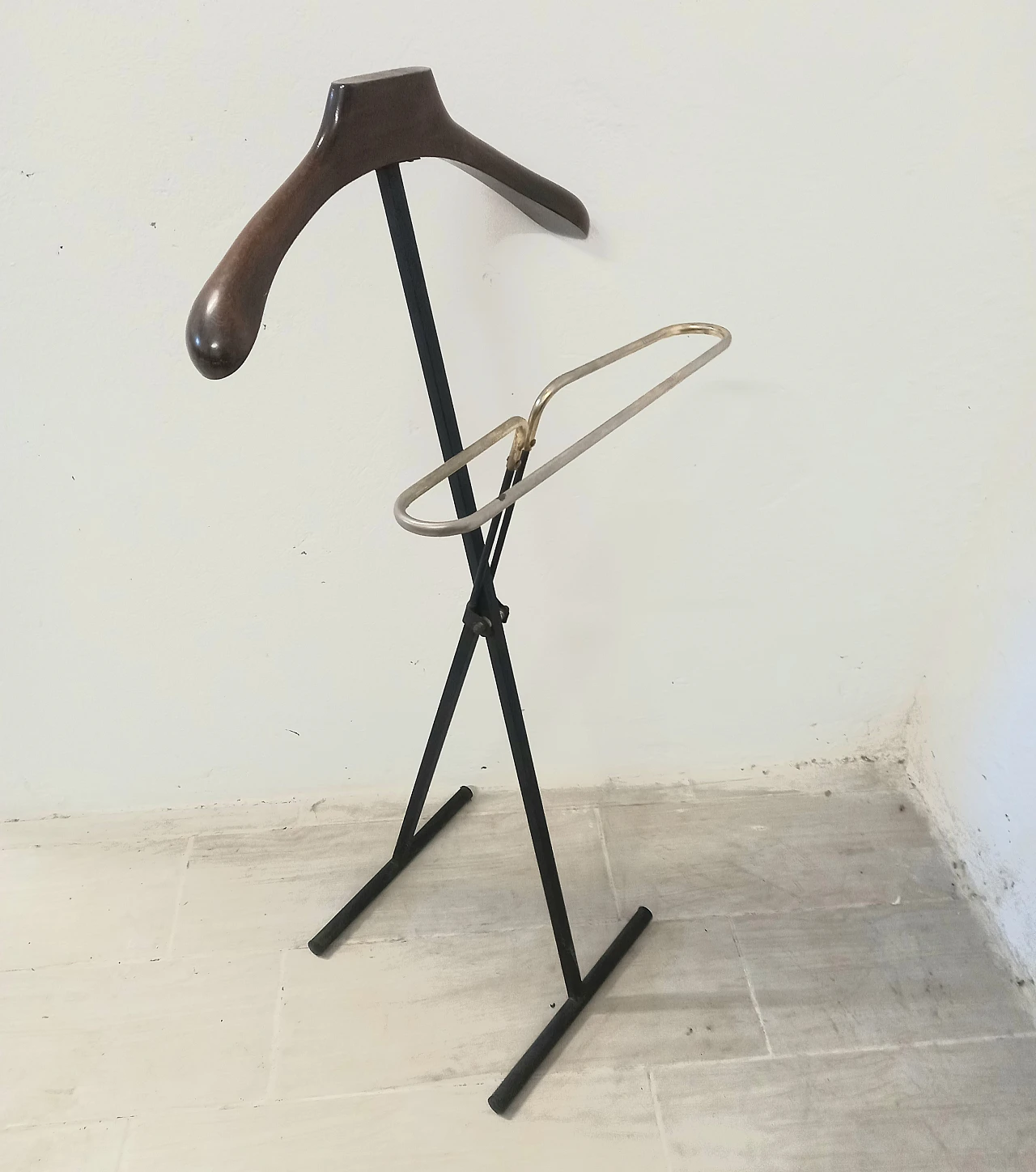 Beech and metal valet stand attributed to Fratelli Reguitti, 1960s 3