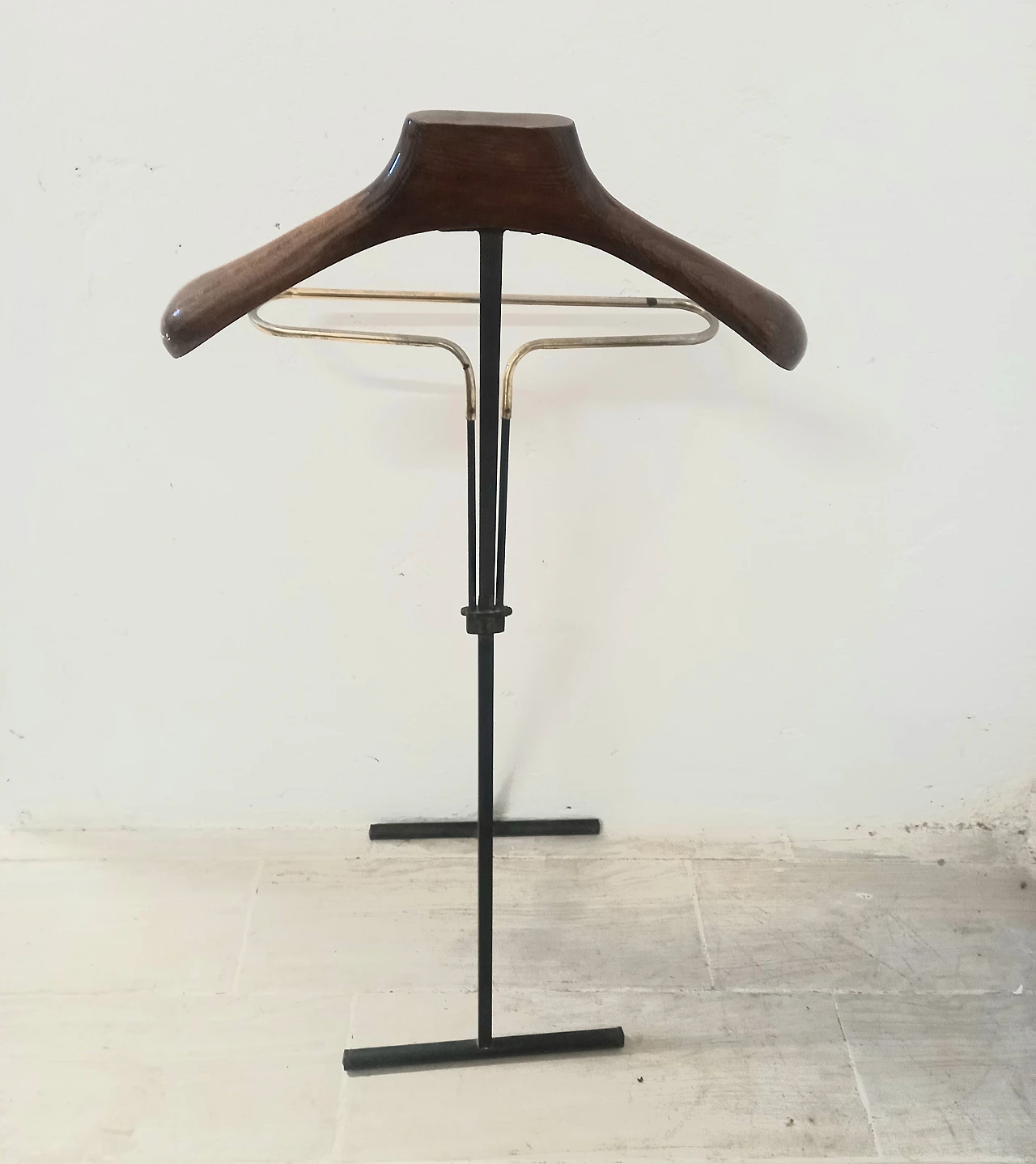 Beech and metal valet stand attributed to Fratelli Reguitti, 1960s 4