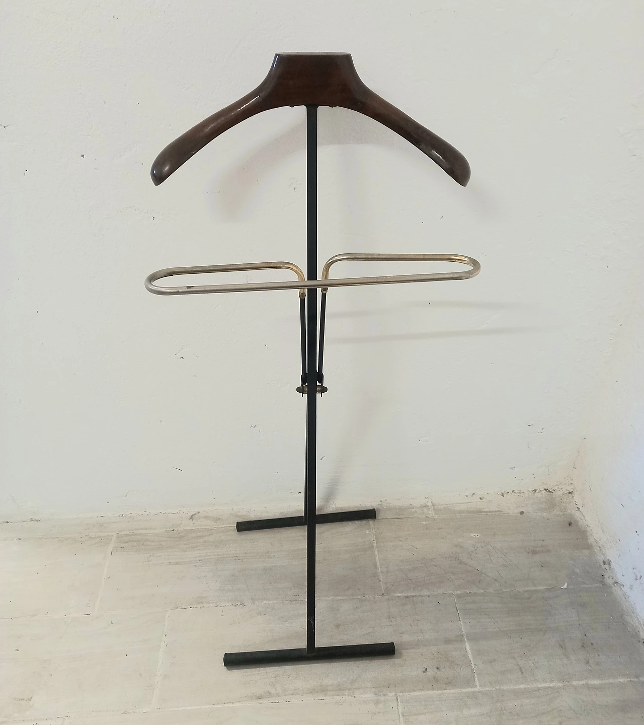 Beech and metal valet stand attributed to Fratelli Reguitti, 1960s 5