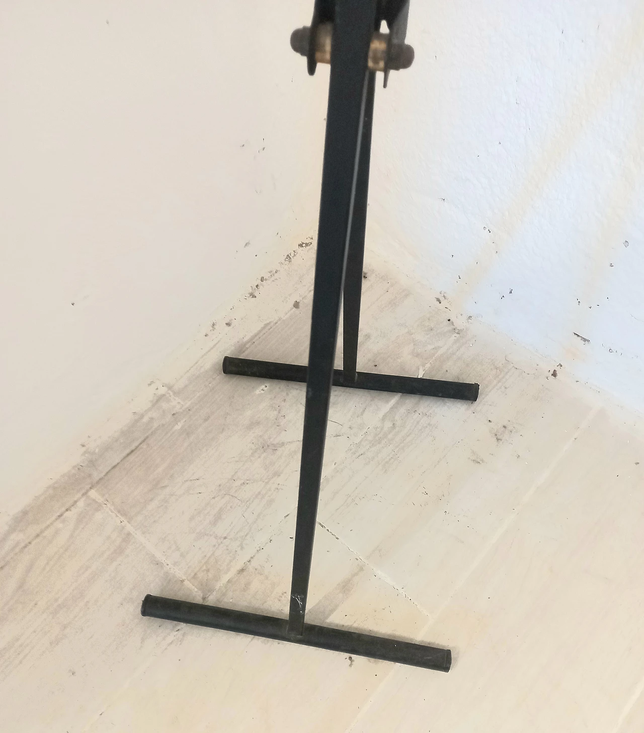 Beech and metal valet stand attributed to Fratelli Reguitti, 1960s 8