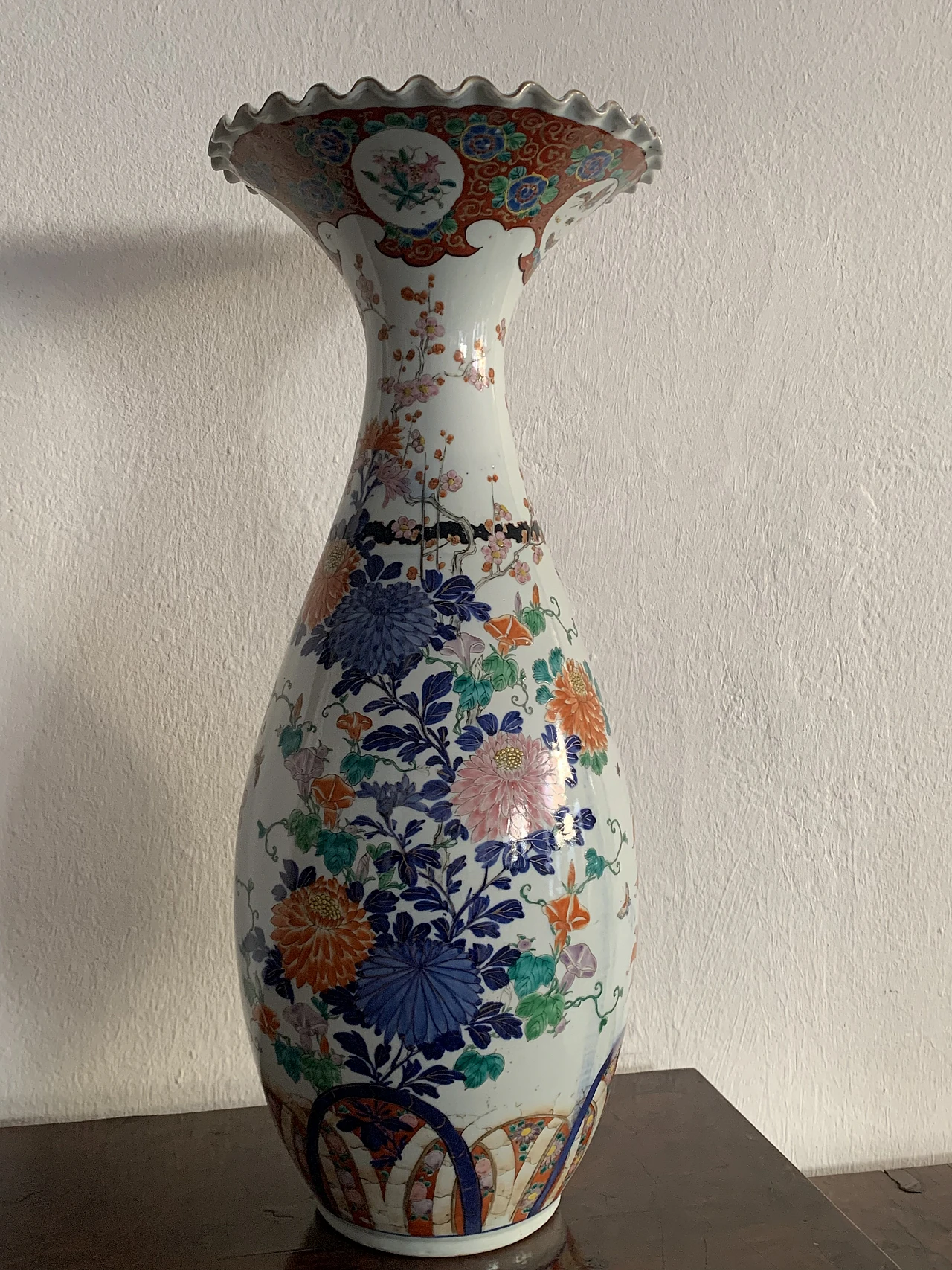 Oriental porcelain vase with floral motif, 1950s 1