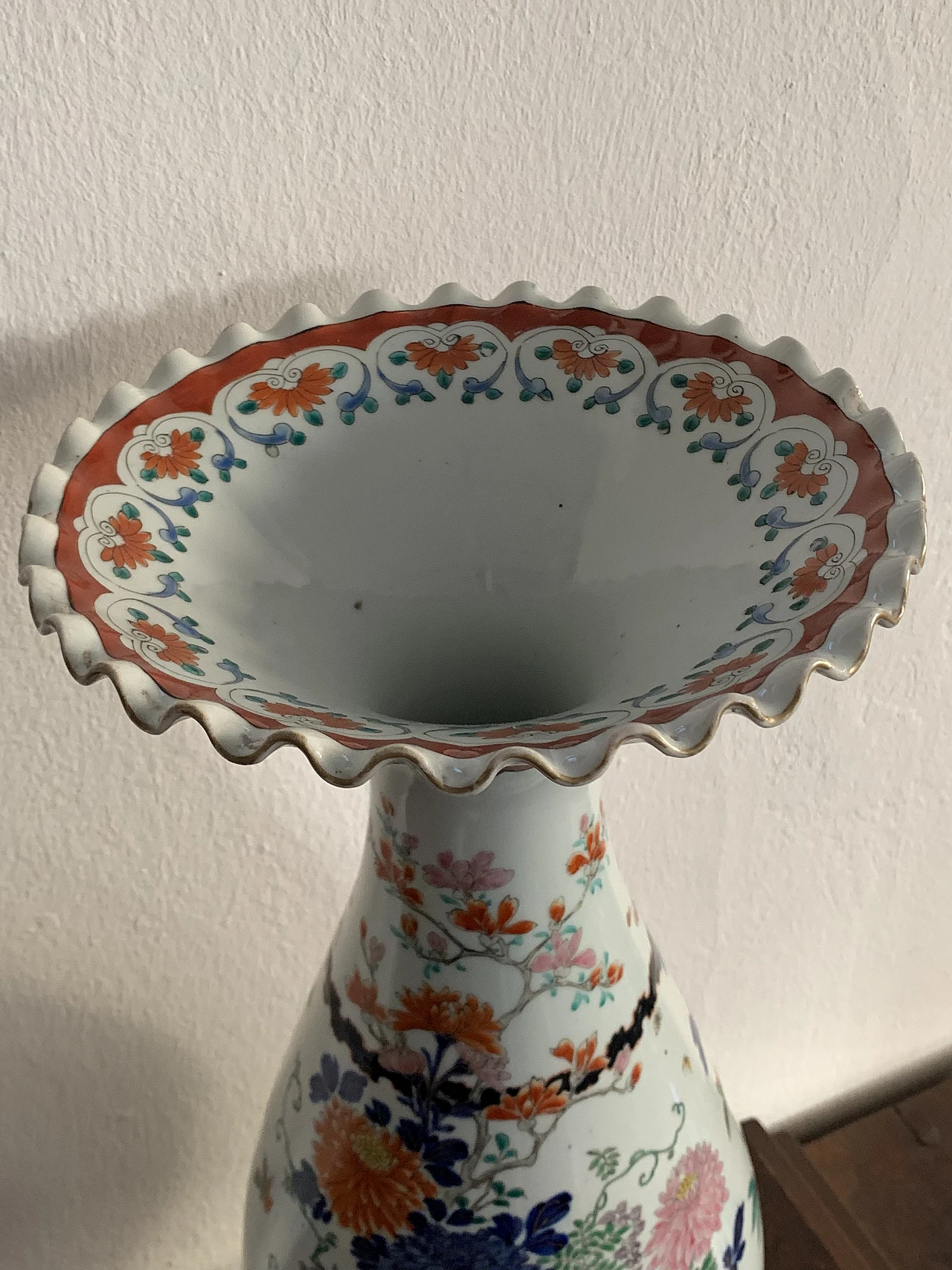 Oriental porcelain vase with floral motif, 1950s 5