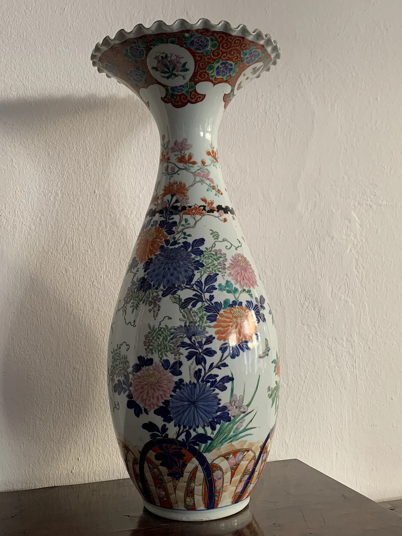 Oriental porcelain vase with floral motif, 1950s 6