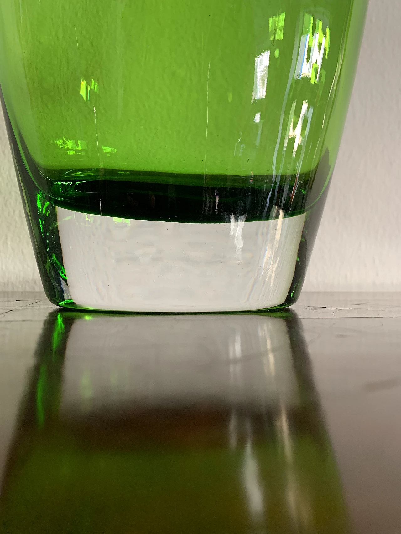 Vaso tedesco in vetro verde, anni '90 5