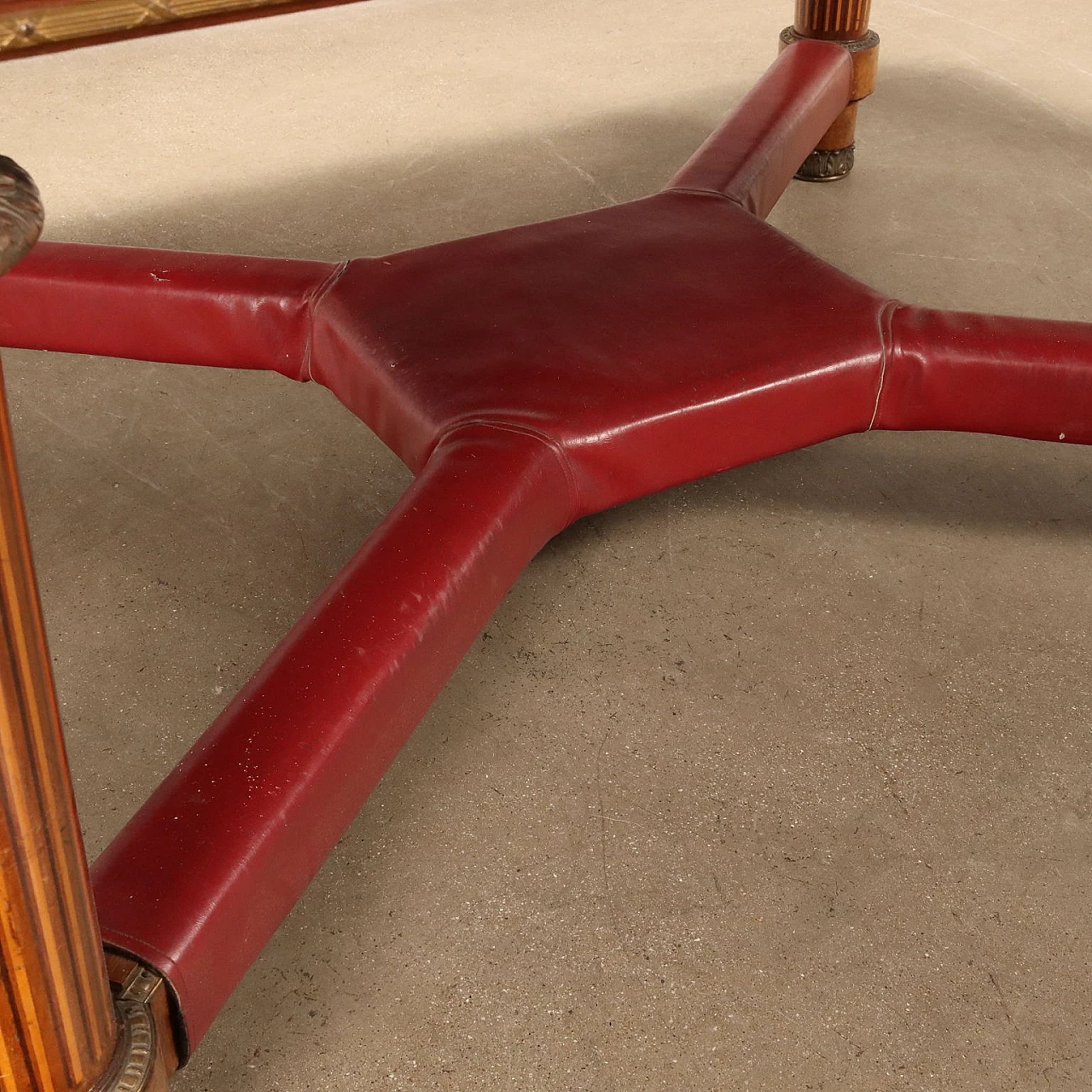 Extendable maple and mahogany table with brass details 8