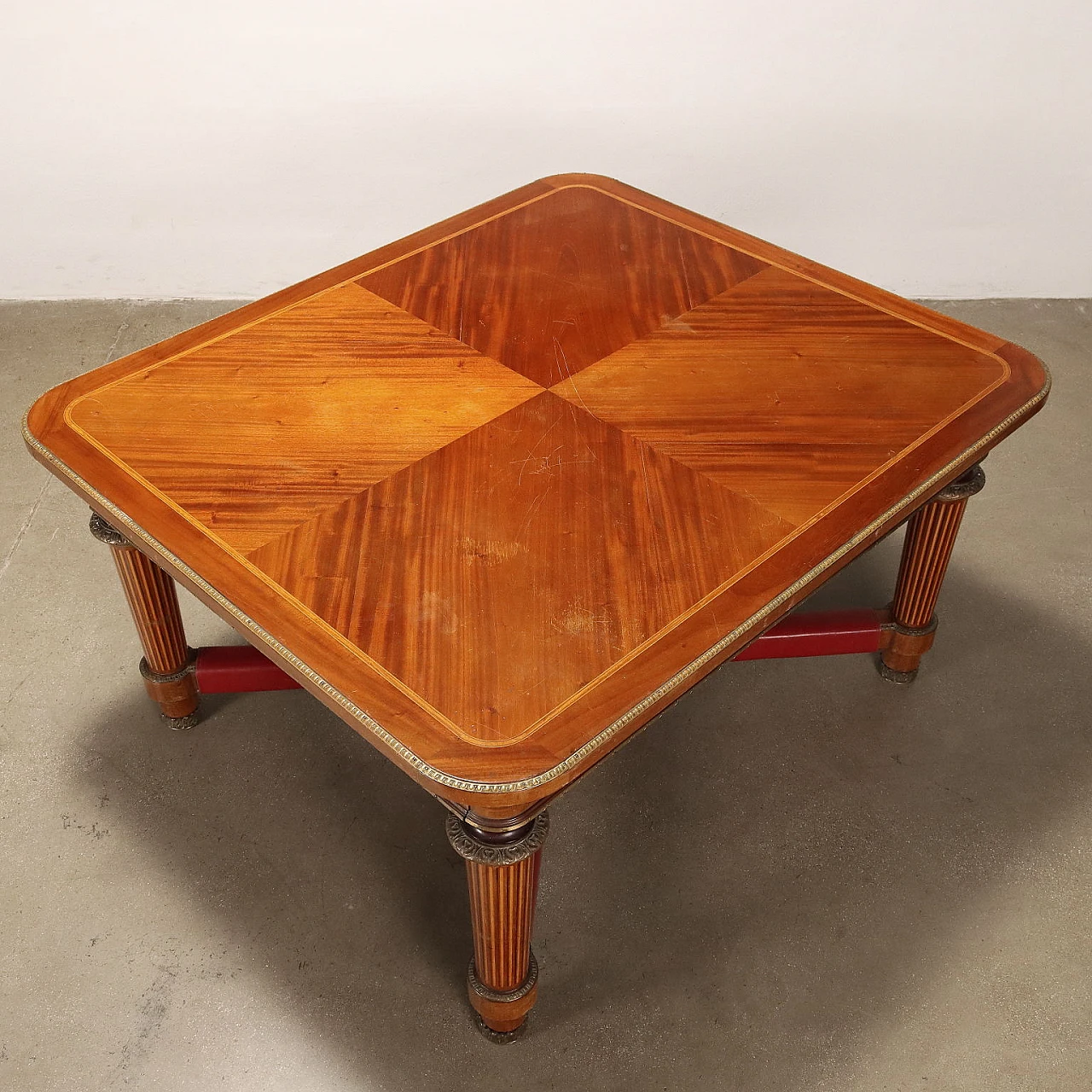 Extendable maple and mahogany table with brass details 9