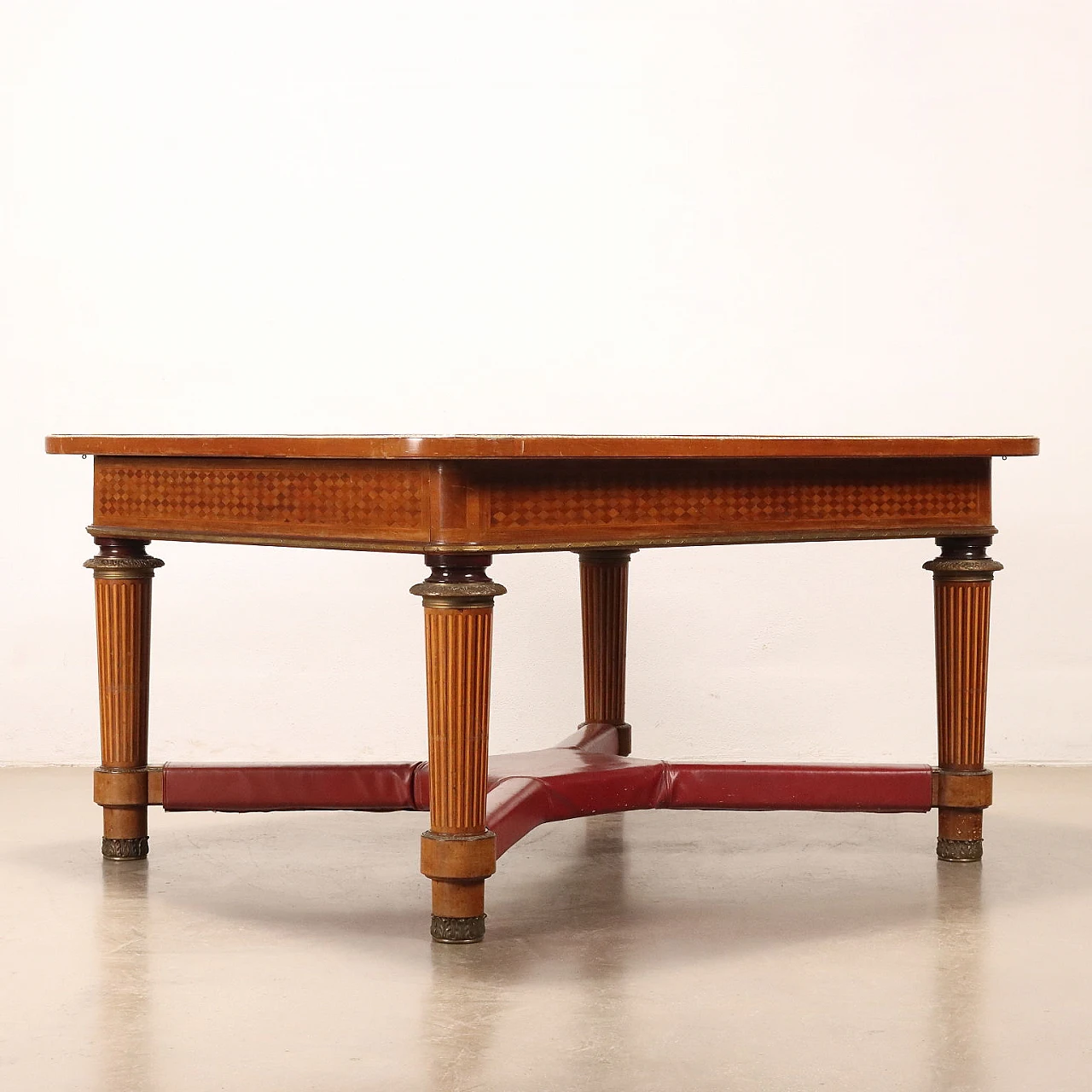Extendable maple and mahogany table with brass details 10