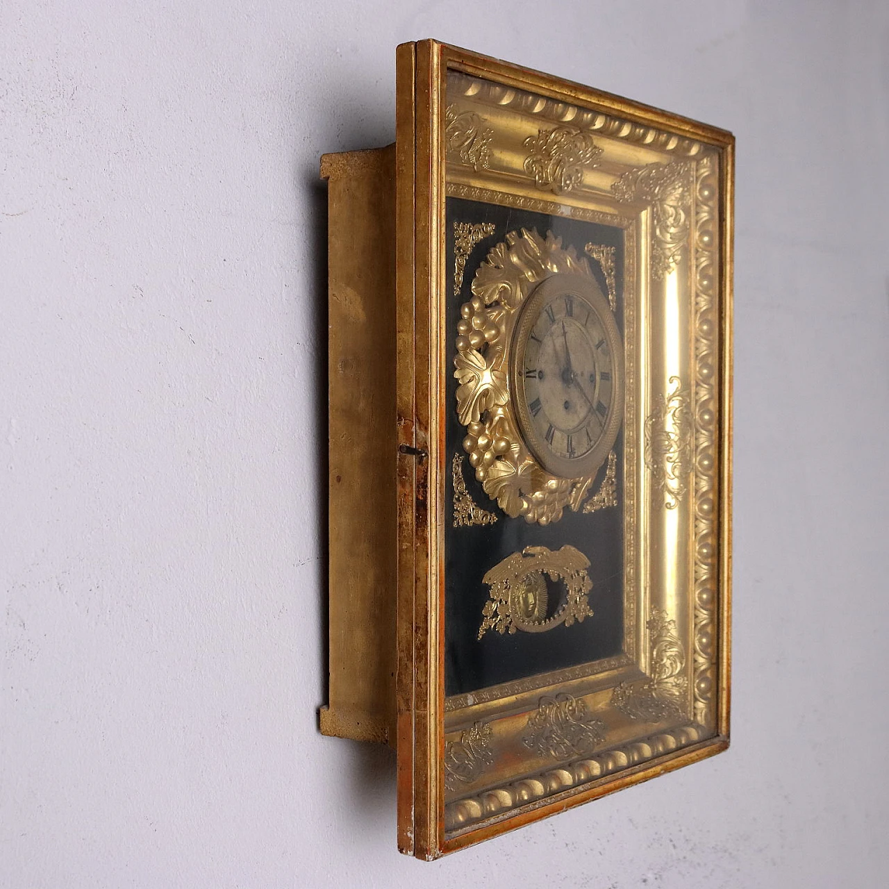 Golden wood wall clock with floral decoration, 19th century 9
