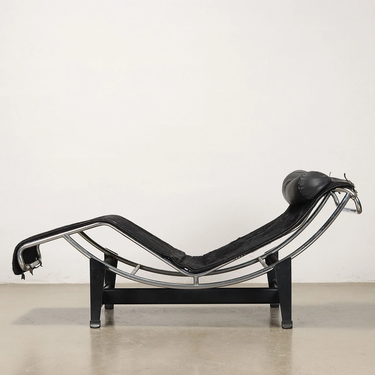 LC4 chaise longue in ponyskin by Le Corbusier for Cassina, 1980s 3