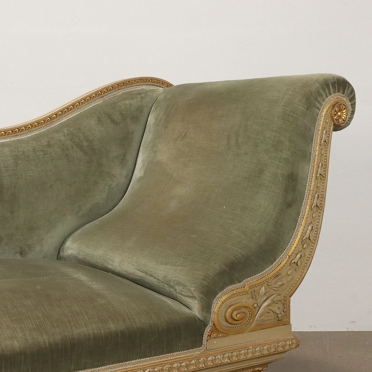 Laquered and gilded wood dormeuse with velour upholstery 3