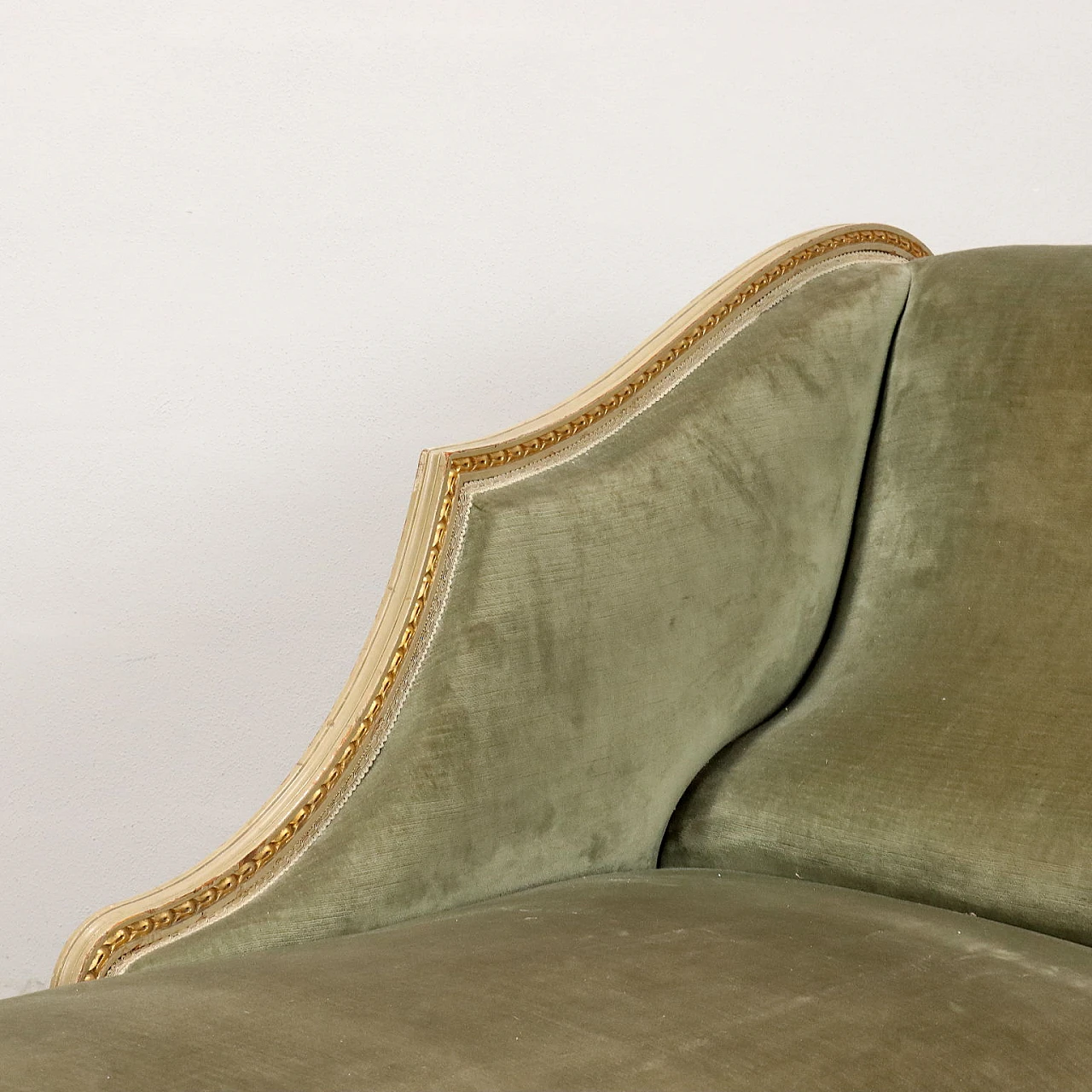 Laquered and gilded wood dormeuse with velour upholstery 4