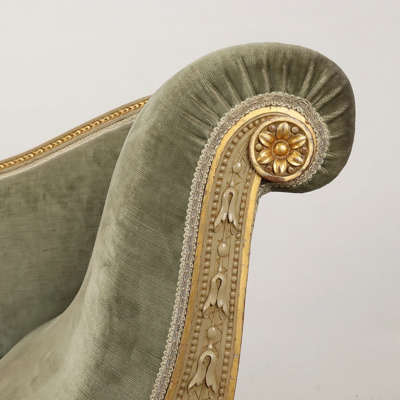 Laquered and gilded wood dormeuse with velour upholstery 5