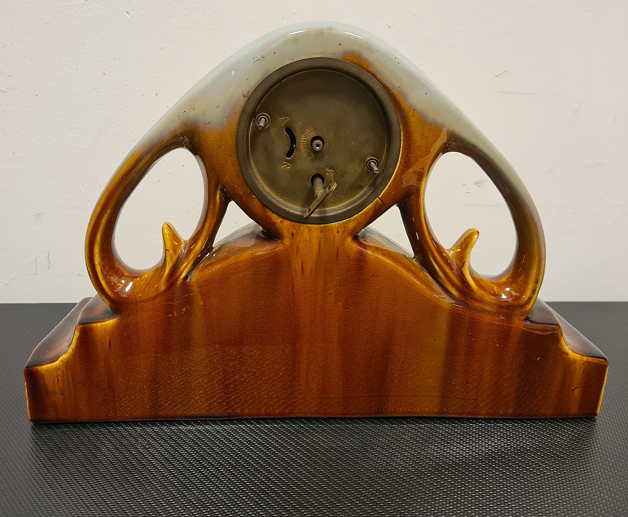 Orologio da tavolo in ceramica smaltata, anni '40 7