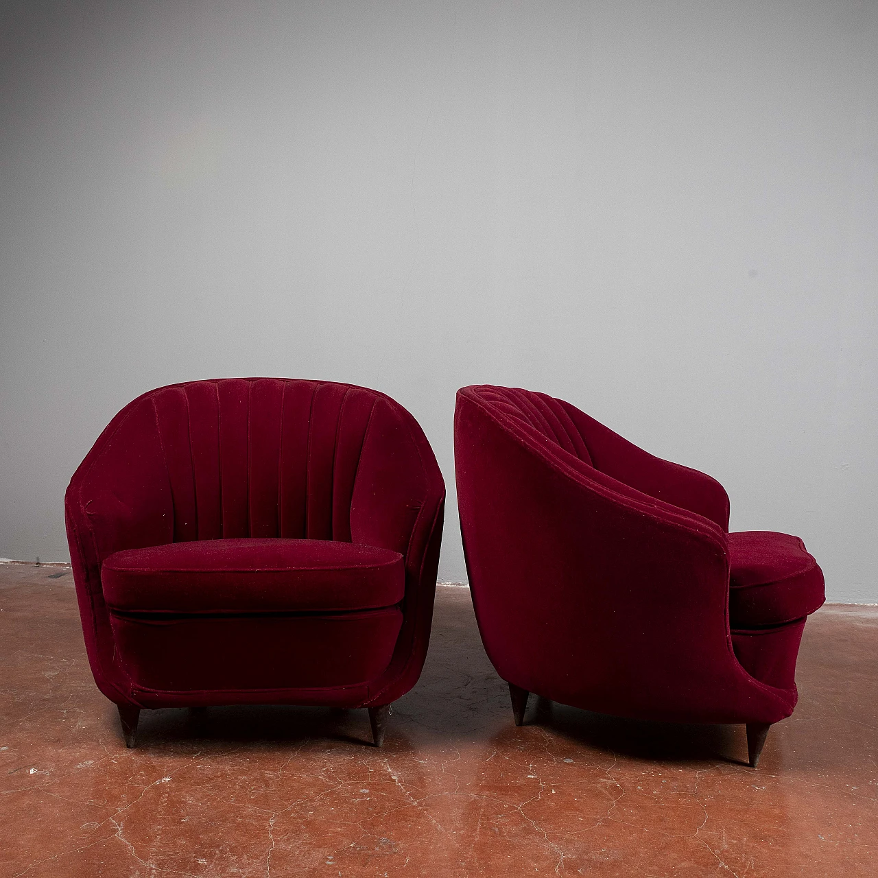 Pair of velvet armchairs in the style of Gio Ponti, 1940s 1