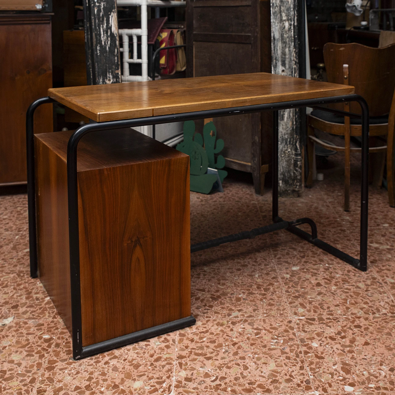 Metal and wood desk in the style of Giuseppe Pagano, 1940s 7