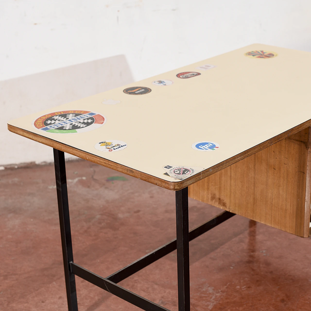 Scrivania in compensato e metallo, anni '70 4