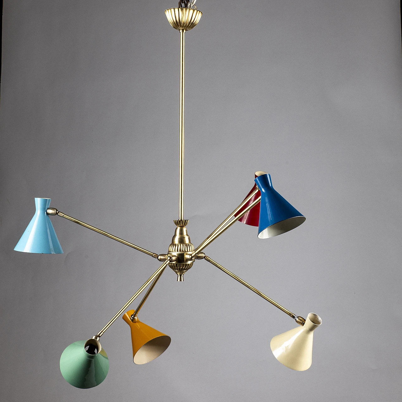 Lampadario in ottone e latta multicolore di Stilnovo, anni '50 1